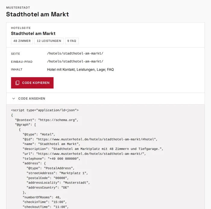 Ausschnitt aus einer Übergabeseite des Schema-Pakets: Karte für ein Musterhotel mit Button „Code kopieren“ und dem JSON-LD-Code für Hotel, Adresse und Zimmerzahl, öffnet die große Fassung